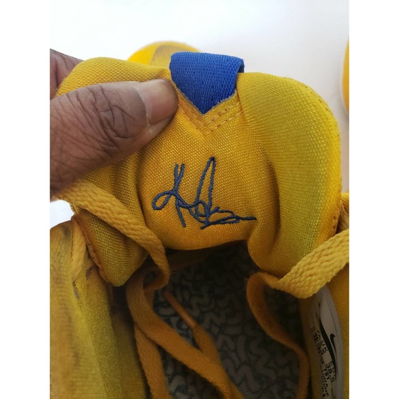 Nike Kyrie 3 Mac and Cheese 6Y Yellow Nike Logo Style 859466-791 Blue Trim - Picture 8 of 10